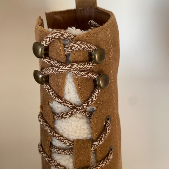 Marc Fisher Suede Lug Sole Sherpa Hiker Boots - size 6M (NWT) - Picture 4 of 9